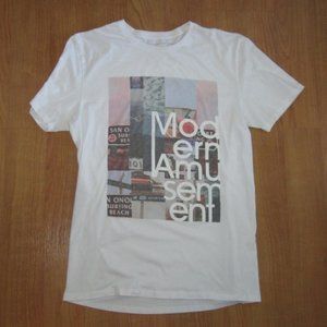 Modern Amusement white short sleeve t-shirt Medium